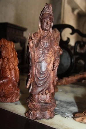 Khúc gỗ bằng quả dưa chuột có giá 2 chỉ vàng ảnh 5