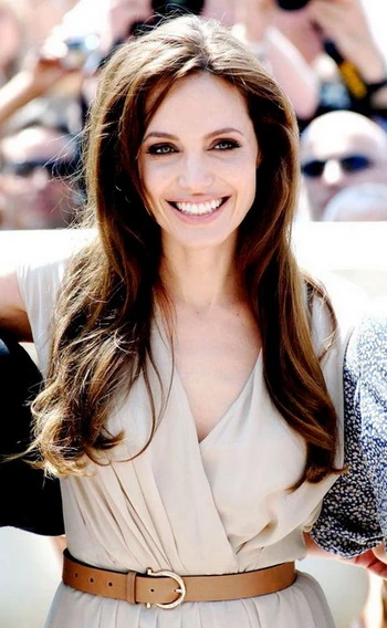 Angelina Jolie đặt tên cho phim đầu tay ảnh 1