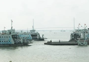 Chuyến phà cuối cùng trên đường thiên lý - Bài 1: Trăm năm một bến phà ảnh 2