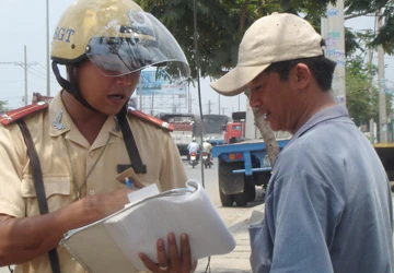 Vi phạm giao thông: báo về địa phương, nơi làm việc ảnh 1 Vi phạm giao thông: báo về địa phương, nơi làm việc ảnh 1