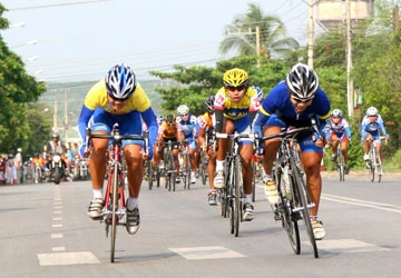 Phương Phi đe dọa áo vàng ảnh 1