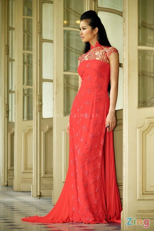 Cao Thùy Dương nổi bật áo dài đỏ ảnh 2