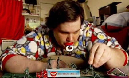 Chàng trai 31 tuổi vẫn đóng bỉm, bú bình, ngậm ti ảnh 5