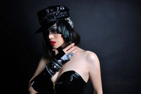 Nhật Kim Anh nóng bỏng áo đen ảnh 8