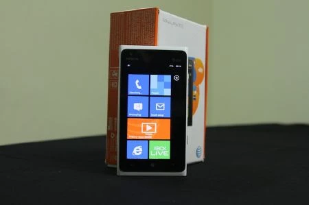 Nokia Lumia 900 về Việt Nam giá 12,3 triệu đồng ảnh 1