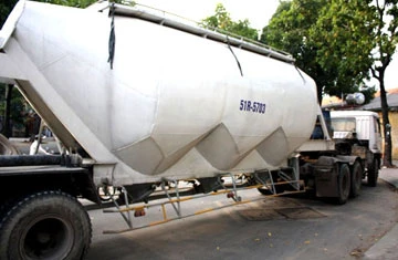 Người dân truy đuổi xe bồn gây tai nạn ảnh 1