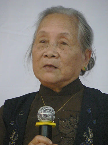 Bà Doãn Ngọc Trâm, mẹ liệt sĩ Đặng Thùy Trâm bật khóc khi nói về con gái. Ảnh: Ngọc Trần.