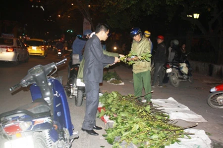 Những dịch vụ “hái ra tiền” trong đêm giao thừa ảnh 8