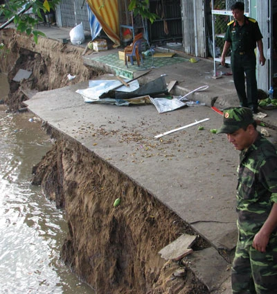 Cần Thơ: Chợ sụp xuống sông, 2 người mất tích ảnh 4