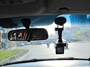 Tài xế lắp camera “bắt lỗi” lại cảnh sát ảnh 1 Tài xế lắp camera “bắt lỗi” lại cảnh sát ảnh 1