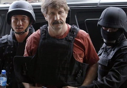 "Lái buôn tử thần" Viktor Bout lĩnh án 25 năm tù ảnh 1