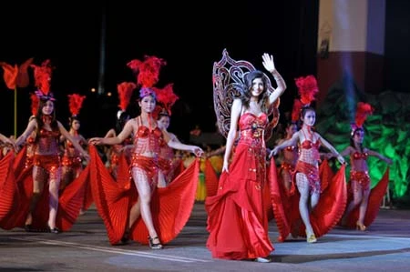 Đêm hội Carnaval Hạ Long rực rỡ sắc màu ảnh 10