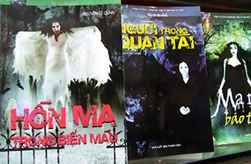 Một loạt truyện ma vừa được phát hành với bìa thật bắt mắt và nhiều hình ảnh rùng rợn. Ảnh: Anh Vân