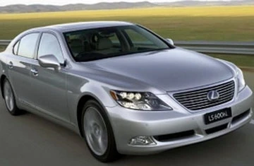 Toyota sẽ thu hồi Lexus LS ở Nhật do lỗi tay lái ảnh 1