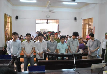 Xét xử đàn em Long Thanh, Hưng Vườn điều: Hoàng tá lả ra tòa ảnh 1 Xét xử đàn em Long Thanh, Hưng Vườn điều: Hoàng tá lả ra tòa ảnh 1