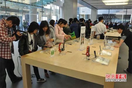 iPhone 4 "cháy hàng" ở Trung Quốc ảnh 9