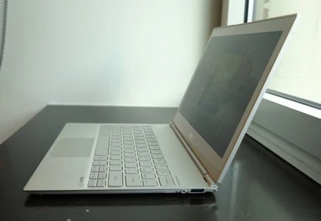 Cận cảnh bộ đôi ultrabook mỏng nhẹ nhất thế giới của Acer ảnh 7