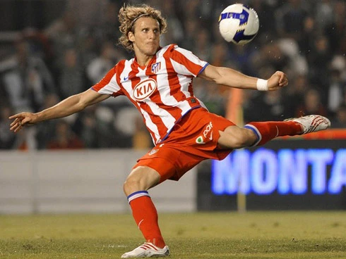 Forlan đang sẵn sàng thách thức Eto’o và Janko. Ảnh: Getty Images