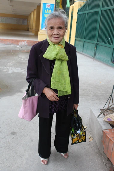 Cô giáo 80 tuổi dạy chữ cho trẻ khuyết tật ảnh 1