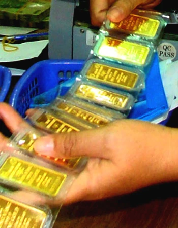 Giá vàng lùi sâu xuống dưới 44,5 triệu đồng ảnh 1