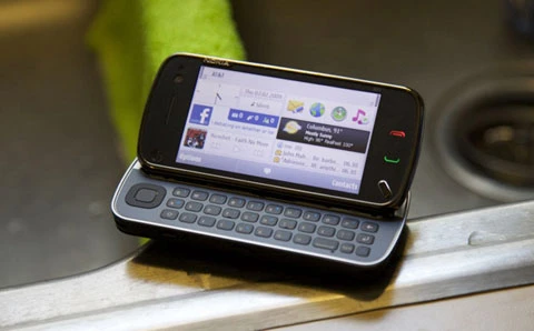 Nokia N97 với bàn phím QWERTY nhập liệu tốt. Ảnh: Gizmodo. Nokia N97 với bàn phím QWERTY nhập liệu tốt. Ảnh: Gizmodo.