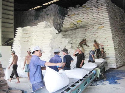 Xuất khẩu gạo bị cạnh tranh khốc liệt ảnh 1