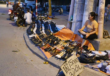 “Xóm nhặt giày” ảnh 1