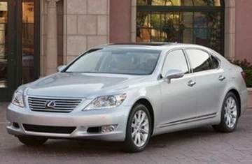 Toyota tạm dừng bán một số phiên bản Lexus LS ảnh 1