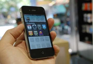 iPhone 4 tiếp tục giảm giá mạnh ảnh 1