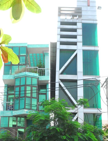 Cần 70 ngày để “dựng thẳng” nhà nghiêng ảnh 1