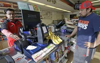 Người Mỹ "phát sốt" với giải xổ số 600 triệu USD ảnh 9