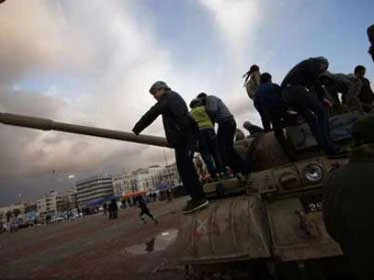 Con trai Tổng thống Libya xuống đường biểu tình ảnh 1