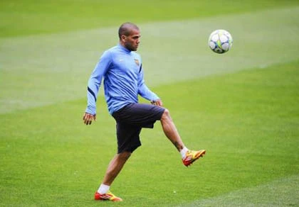Dani Alves sẽ tới M.U? ảnh 1