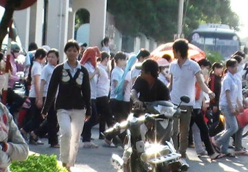 Sập bẫy “hụi ma”, công nhân khóc ròng ảnh 1