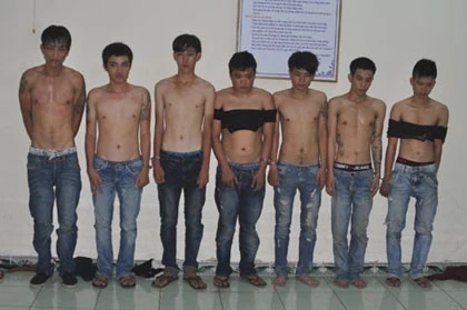 Bị từ chối tình cảm, mang hung khí đi truy sát ảnh 1