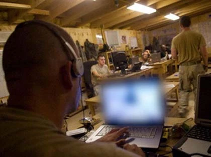 Nhân viên chế tạo tên lửa Mỹ xem phim sex ảnh 1