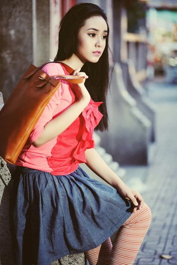 Bảo Trân 'nghịch' với váy áo sắc màu ảnh 2