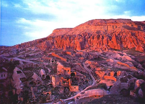 Kỳ dị những biểu tượng giống nòi cao đến 50m ảnh 2