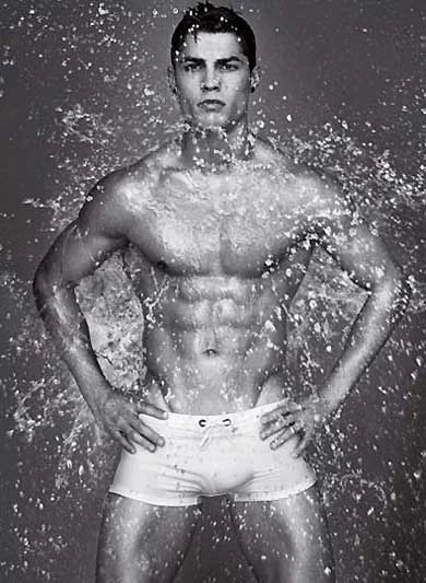 Cristiano Ronaldo quảng cáo đồ lót ảnh 2