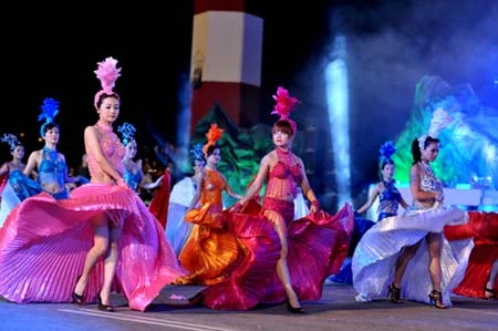 Đêm hội Carnaval Hạ Long rực rỡ sắc màu ảnh 14