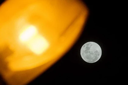 Ngắm "siêu Mặt trăng" tại các nước ảnh 8