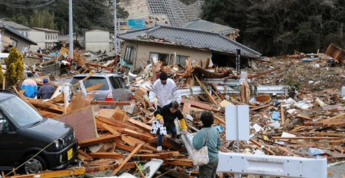 Đống đổ nát ở Iwaki.