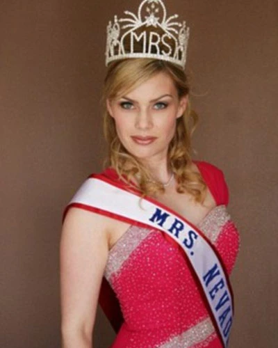 Cựu nữ hoàng sắc đẹp Mỹ lừa đảo 30 triệu USD ảnh 1 Cựu nữ hoàng sắc đẹp Mỹ lừa đảo 30 triệu USD ảnh 1