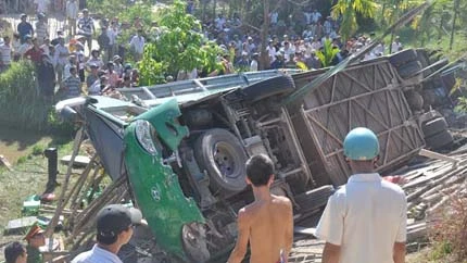 Xe khách lật, 3 người chết tại chỗ, 29 người bị thương ảnh 3