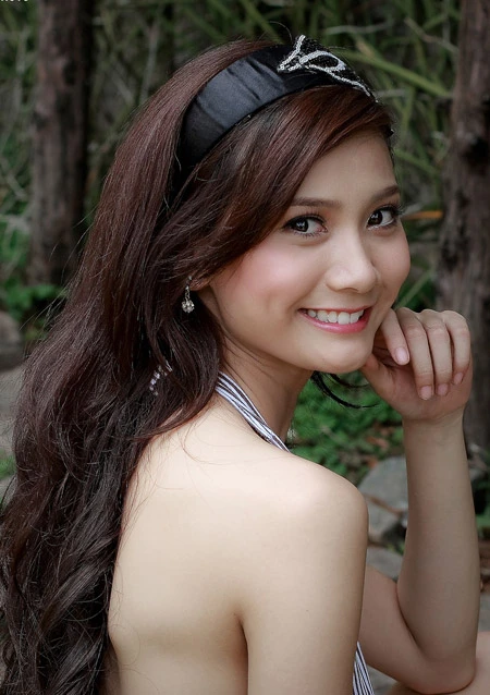 Uyên Thảo tươi trẻ giữa thiên nhiên ảnh 2