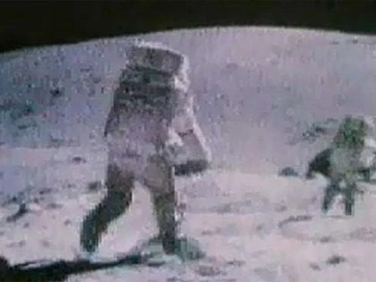 Lần đầu tiên lộ clip "vui vẻ" trên mặt trăng ảnh 3