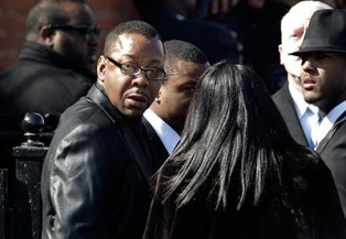 Chồng cũ Whitney Houston bị đề nghị rời tang lễ ảnh 2