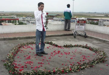 Tỏ tình nơi công cộng: Tìm sự nổi tiếng hay tình yêu đích thực? ảnh 2