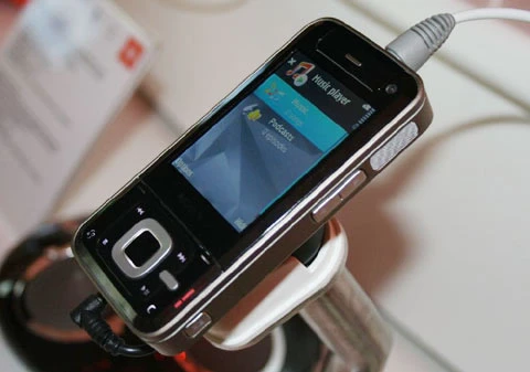 Nokia N81 hỗ trợ chơi nhạc tốt. Ảnh: Engadget. Nokia N81 hỗ trợ chơi nhạc tốt. Ảnh: Engadget.