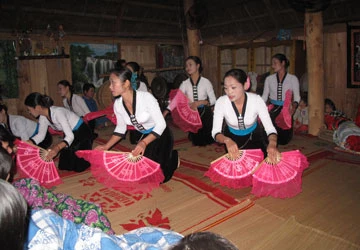 Đừng để du khách thấy tội nghiệp Việt Nam! ảnh 1